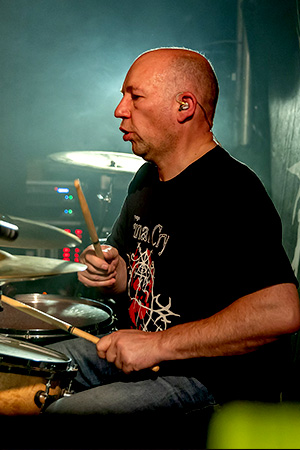 Final Cry, Holger, drums